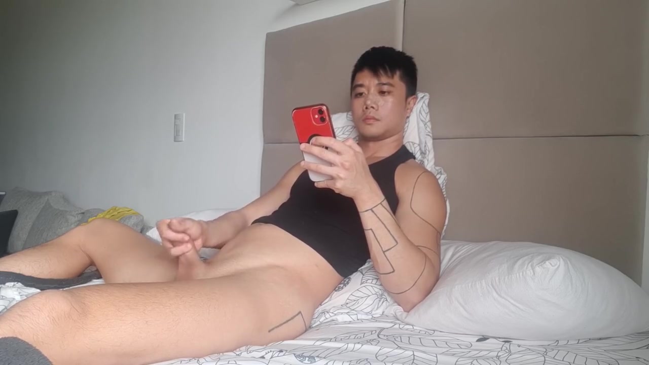 Morning Jerk Off Watching Porn From The Phone 1