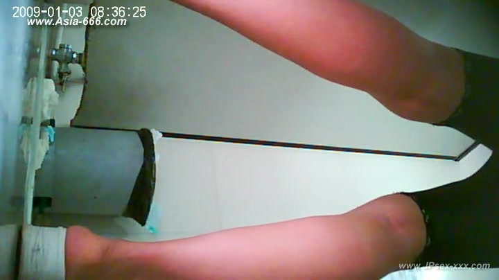 chinese girls go to toilet.44