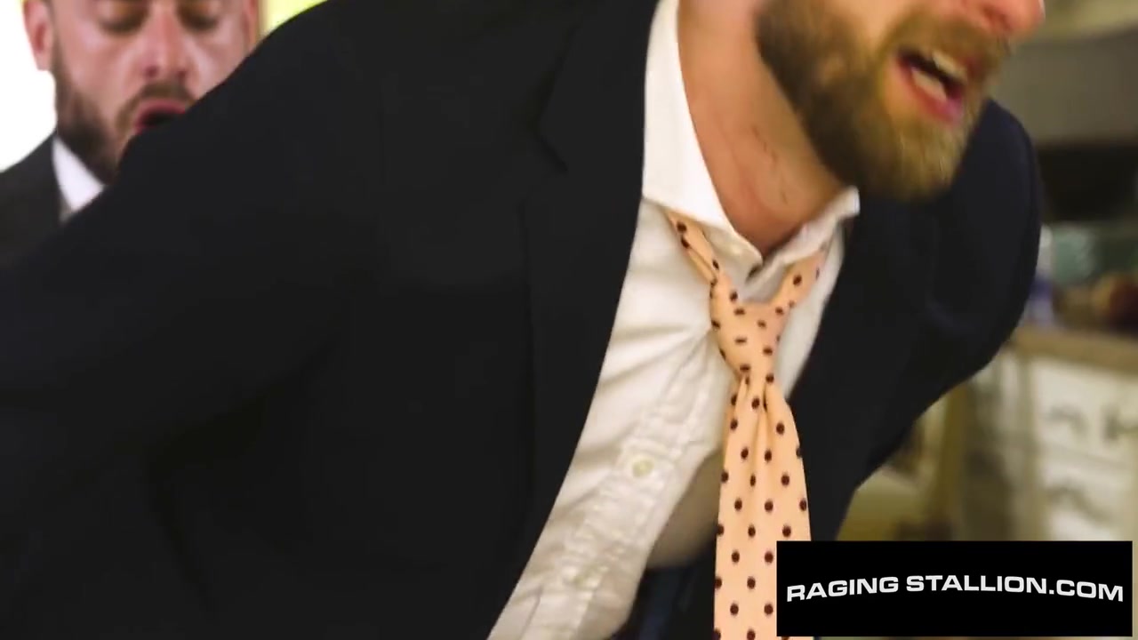 Stud Realtor Dicked Down By Handsome Client