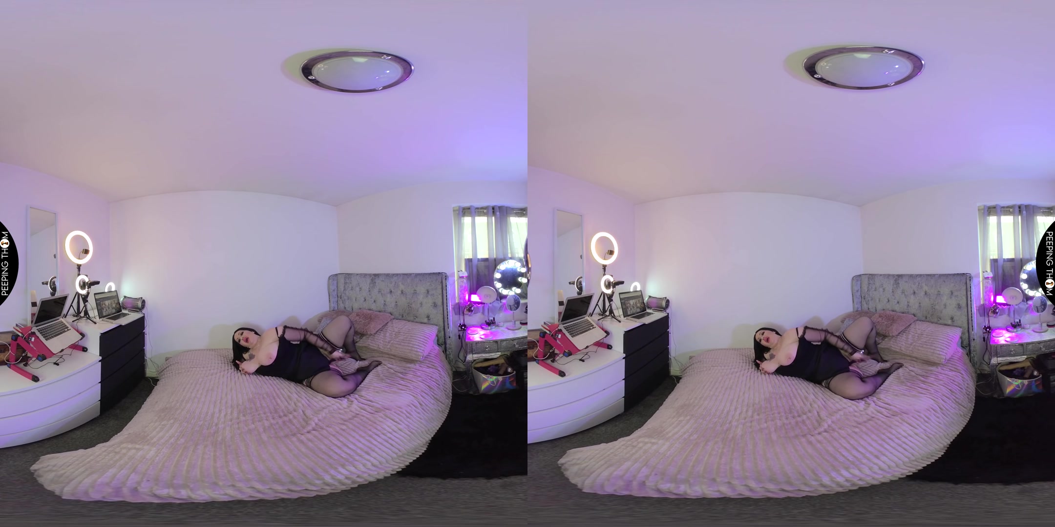 Mia MILF - Watch Me On Webcam - PeepingThom