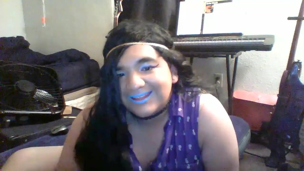 Amateur crossdresser tries to be sexy