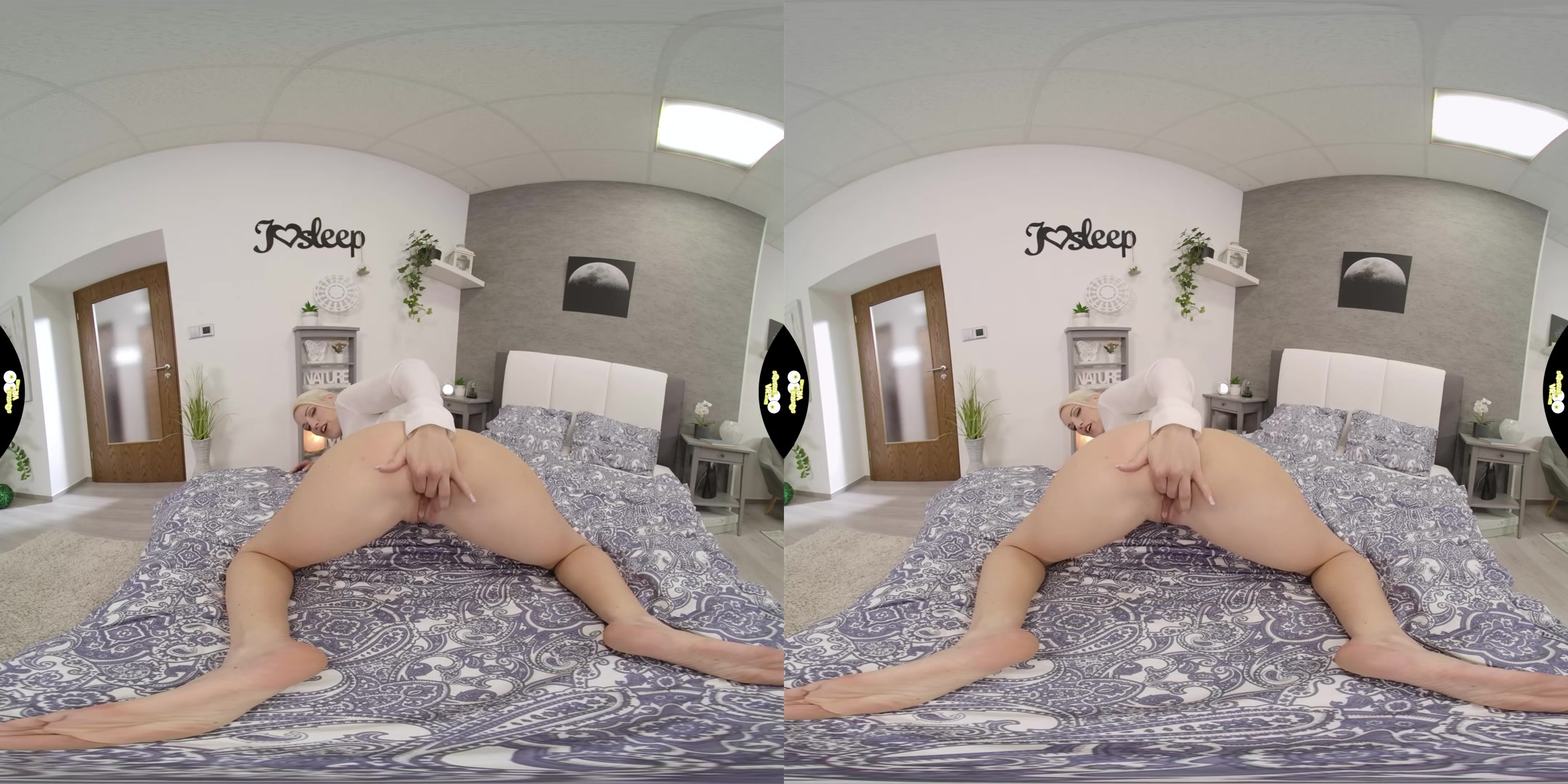 Sexy Blanche - SqueezeVR