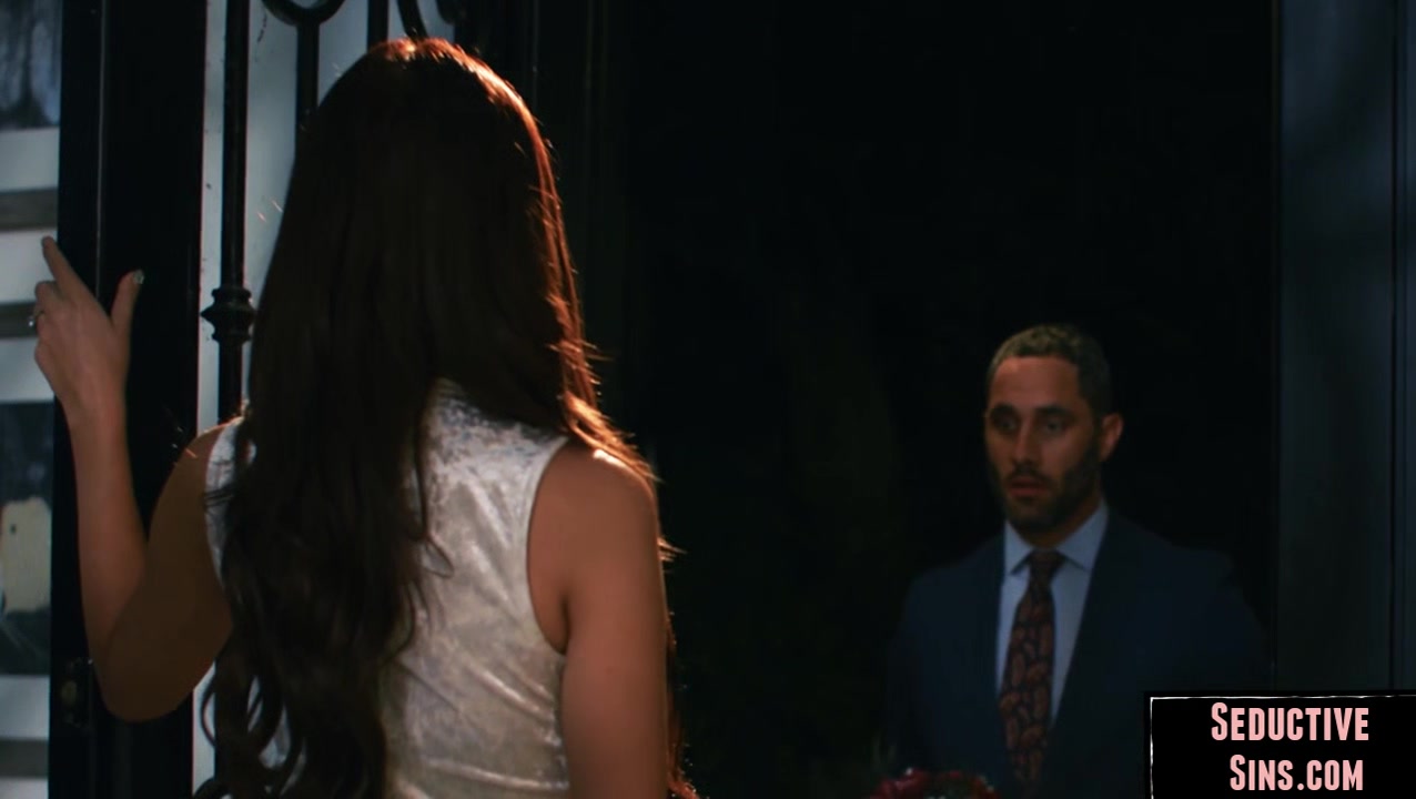 Beauty horny babe gets pussydestroyed