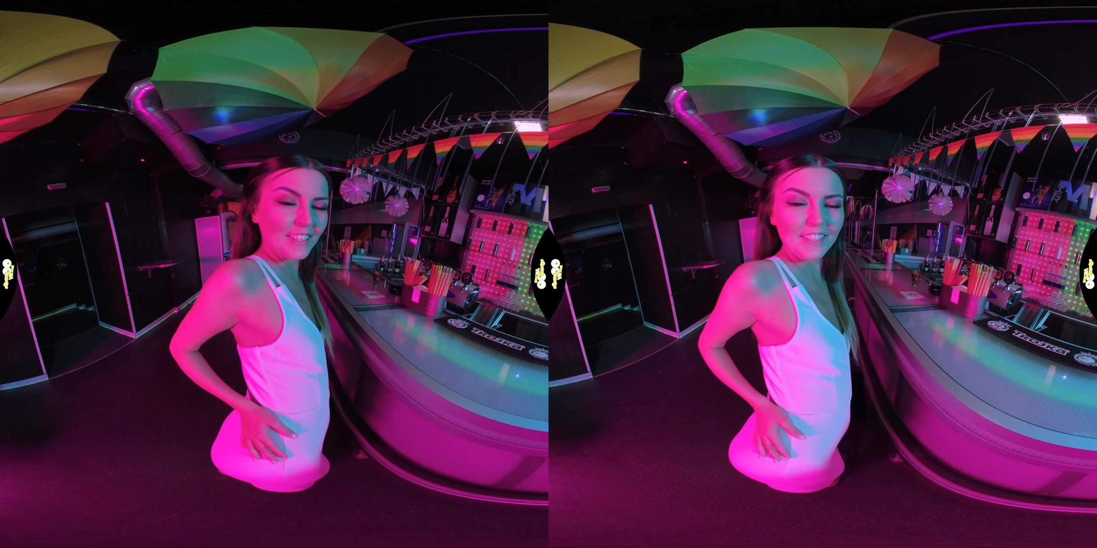 Solo On Bar - SqueezeVR