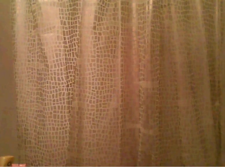 Tranny masturbate in the shower
