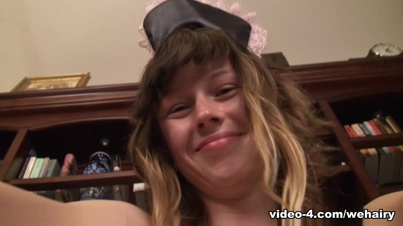 Sage dusts off her hairy pussy - WeAreHairy