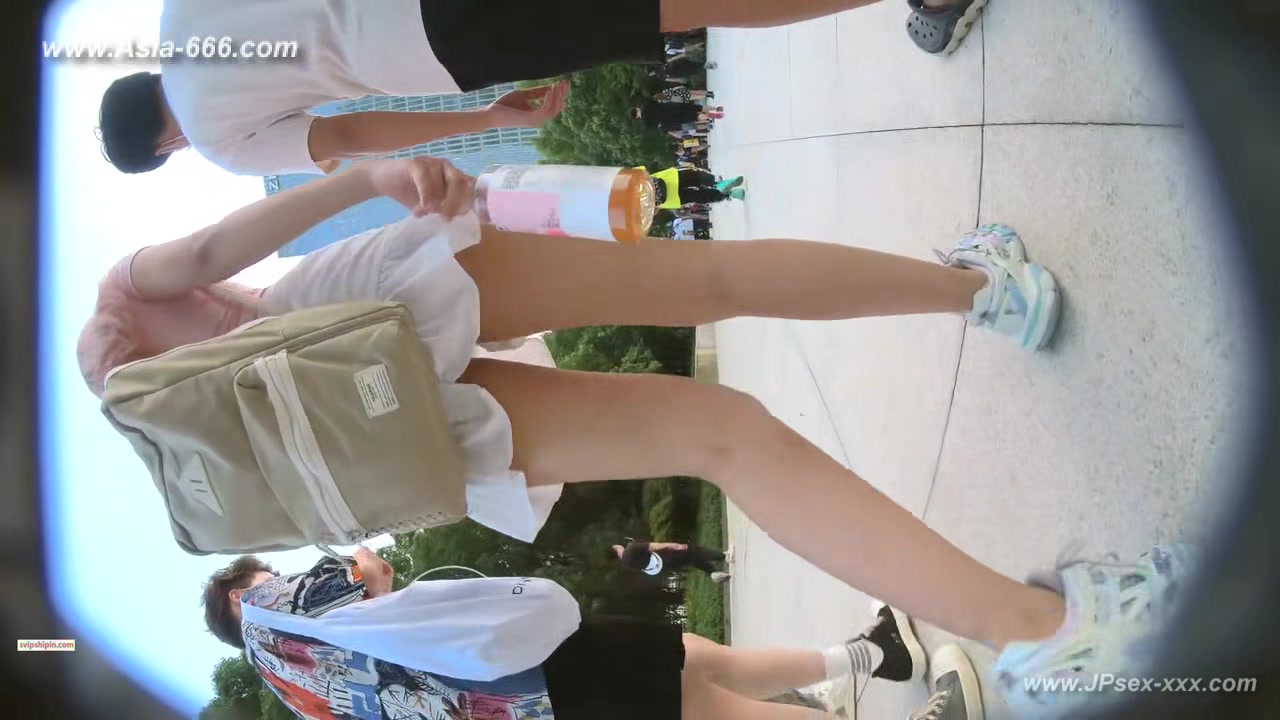 peeping chinese amateur upskirt.106