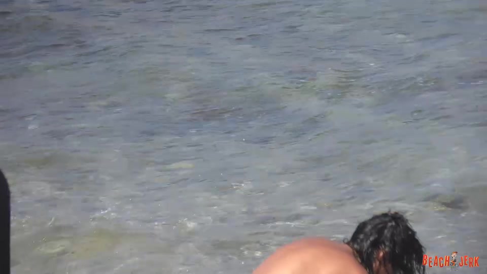 Sea those tits - BeachJerk