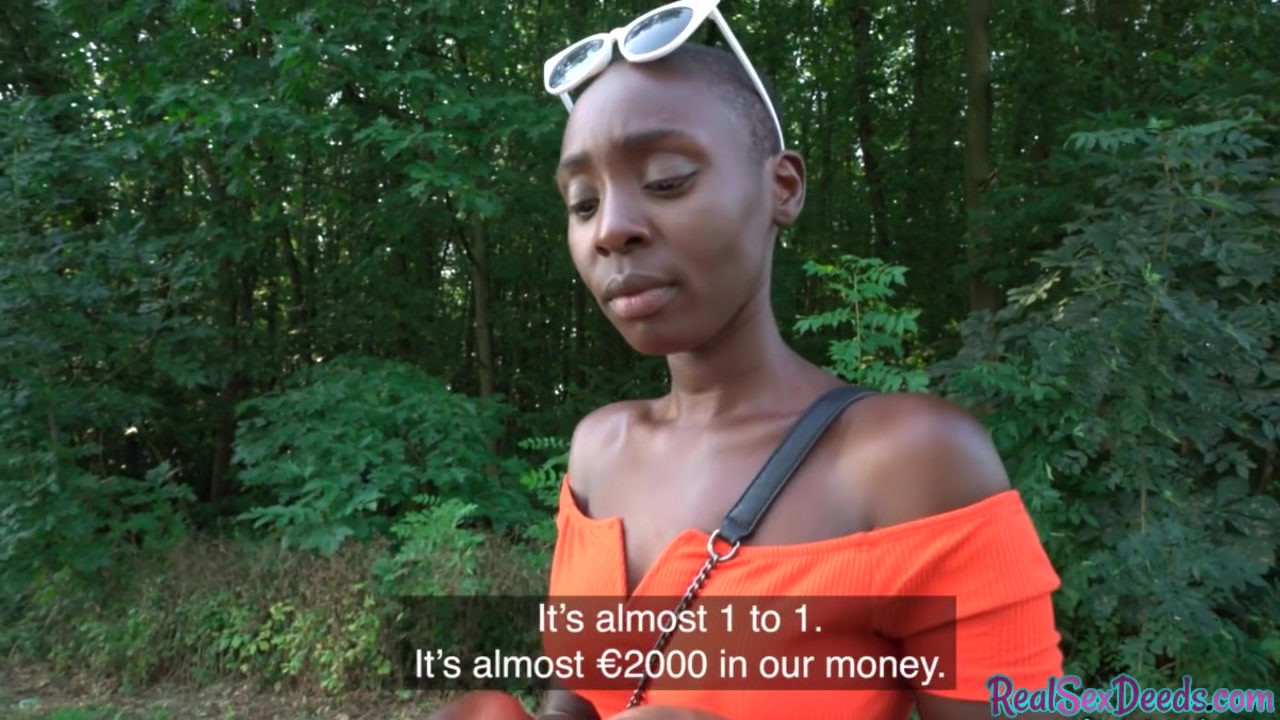 Pickedup ebony gives outdoor blowjob to pov guy