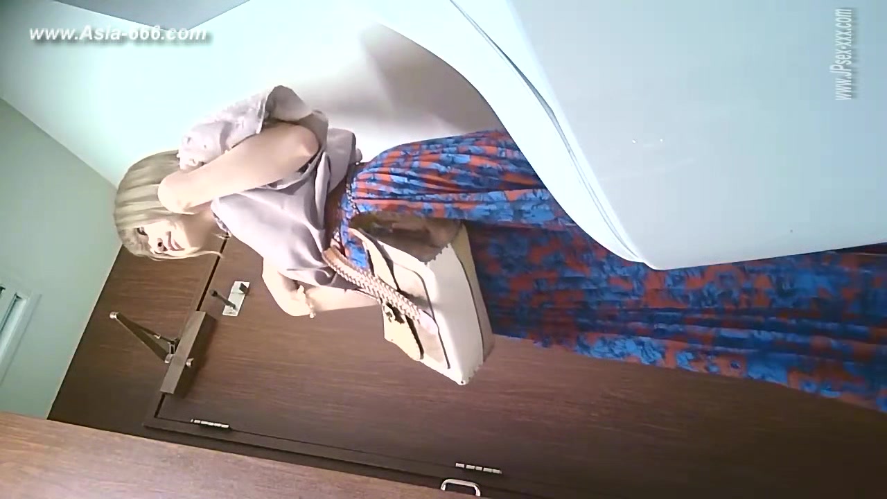 peeping japanese ol go to toilet.13