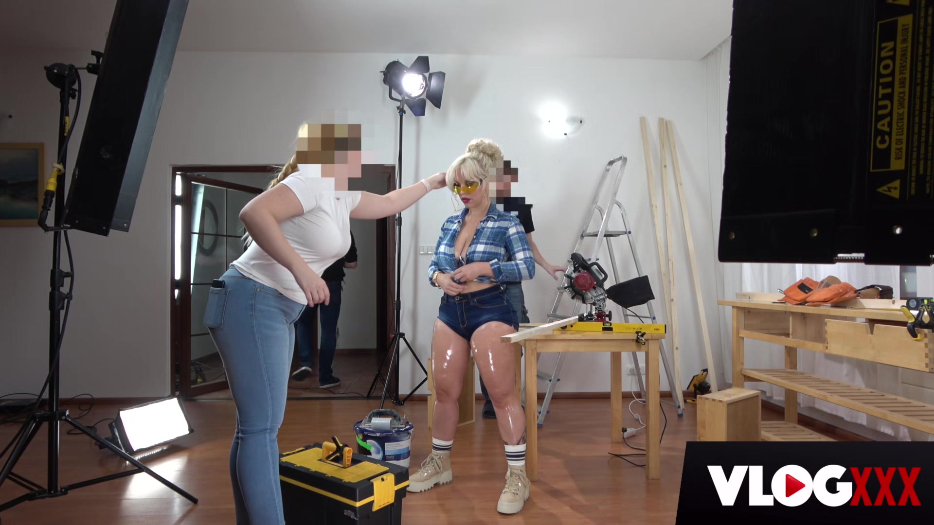 Blondie Fesser Knows How To Captivate The Cameras