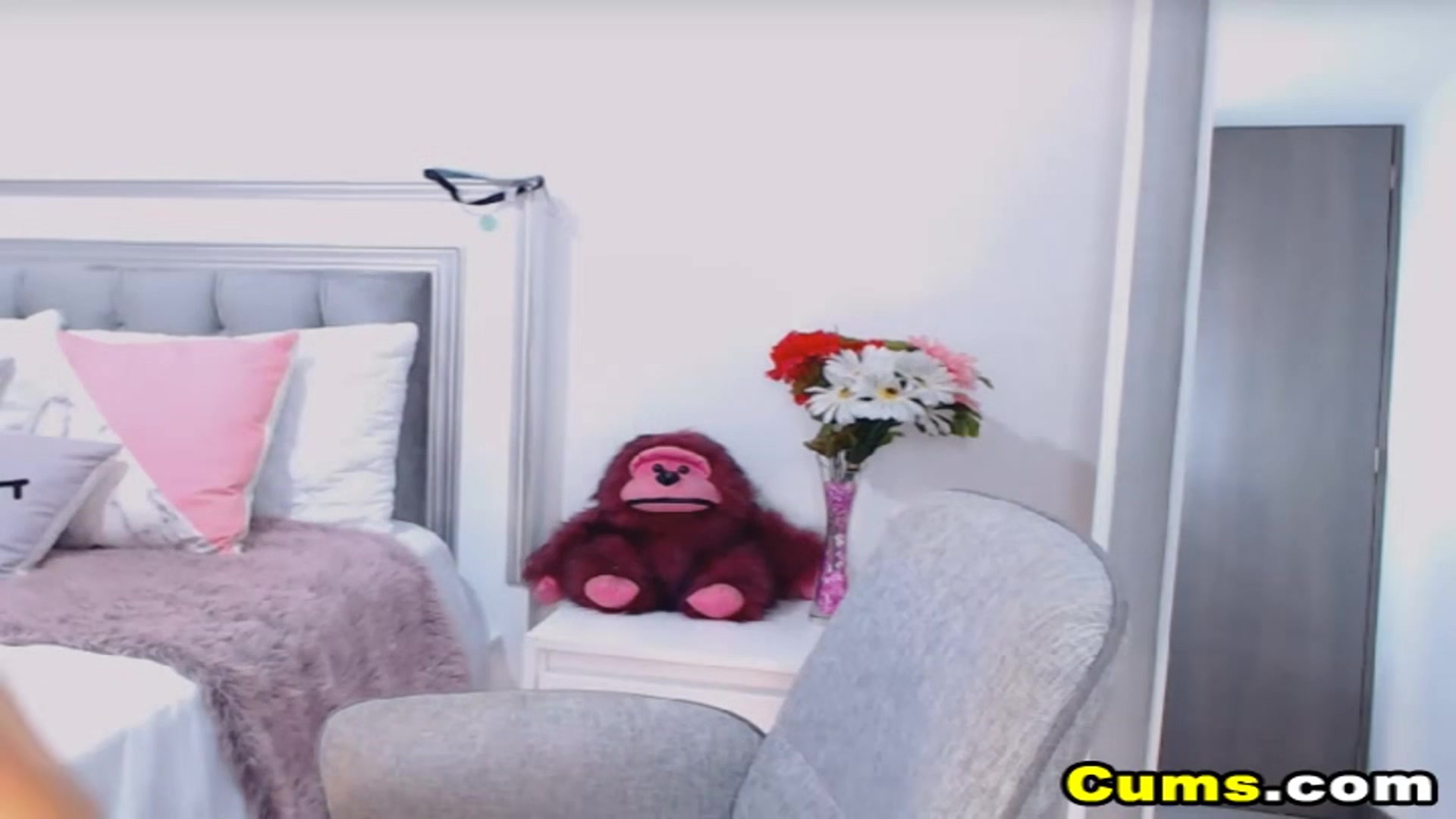 Horny Babe Pleasures Her Ass and Pussy