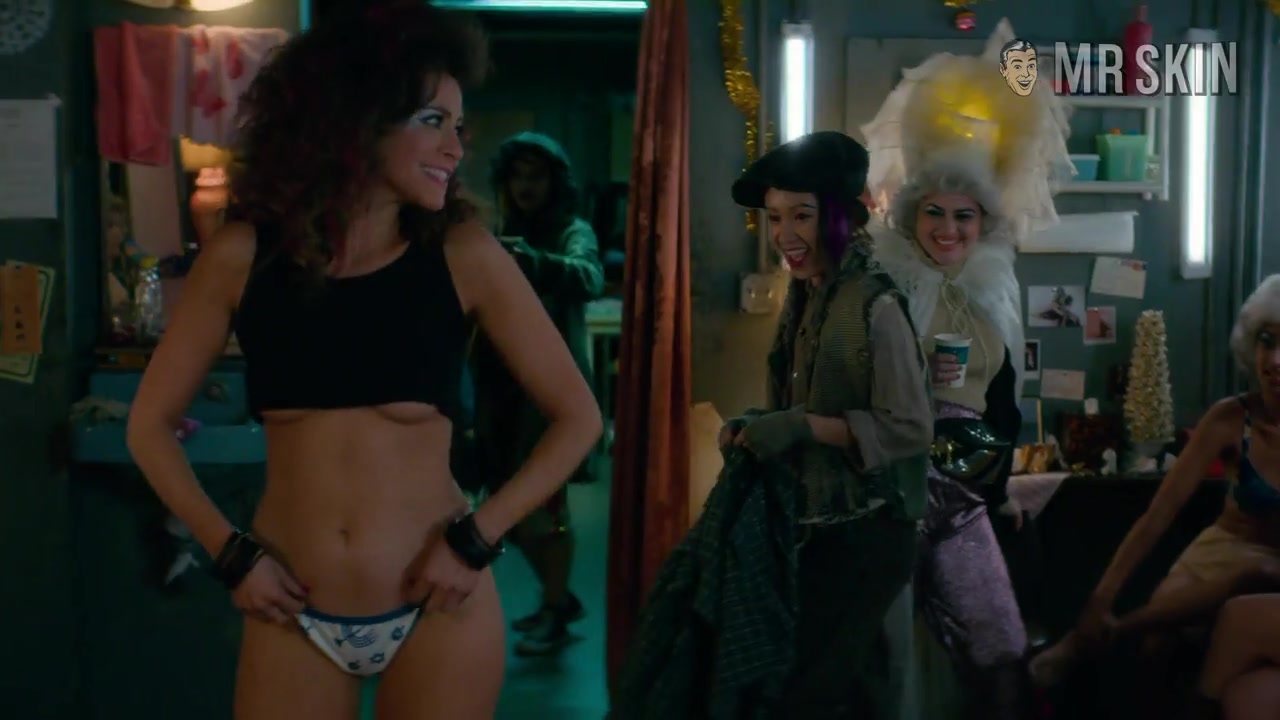 Alison Brie Will Make You A GLOWer Not A Shower - Mr.Skin