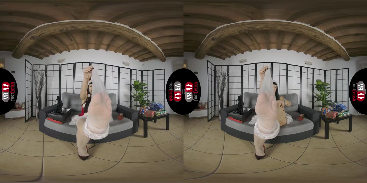 Sexy Babe Daphne Wearing Her Santa Claus Costume Enjoys Posing Her Beautiful Feet And Toes In VR - VRFootFetish