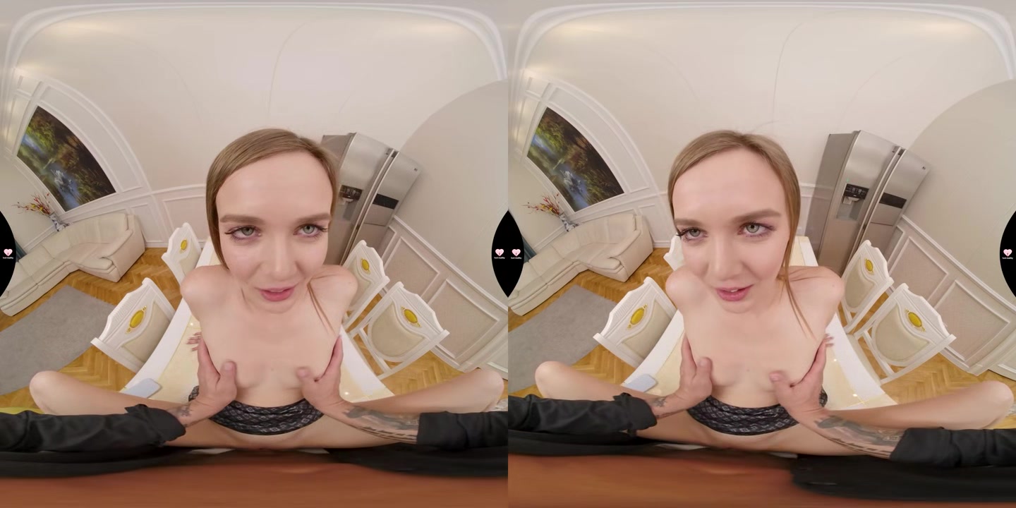 Exploring Her Pussy In The New City - LustReality