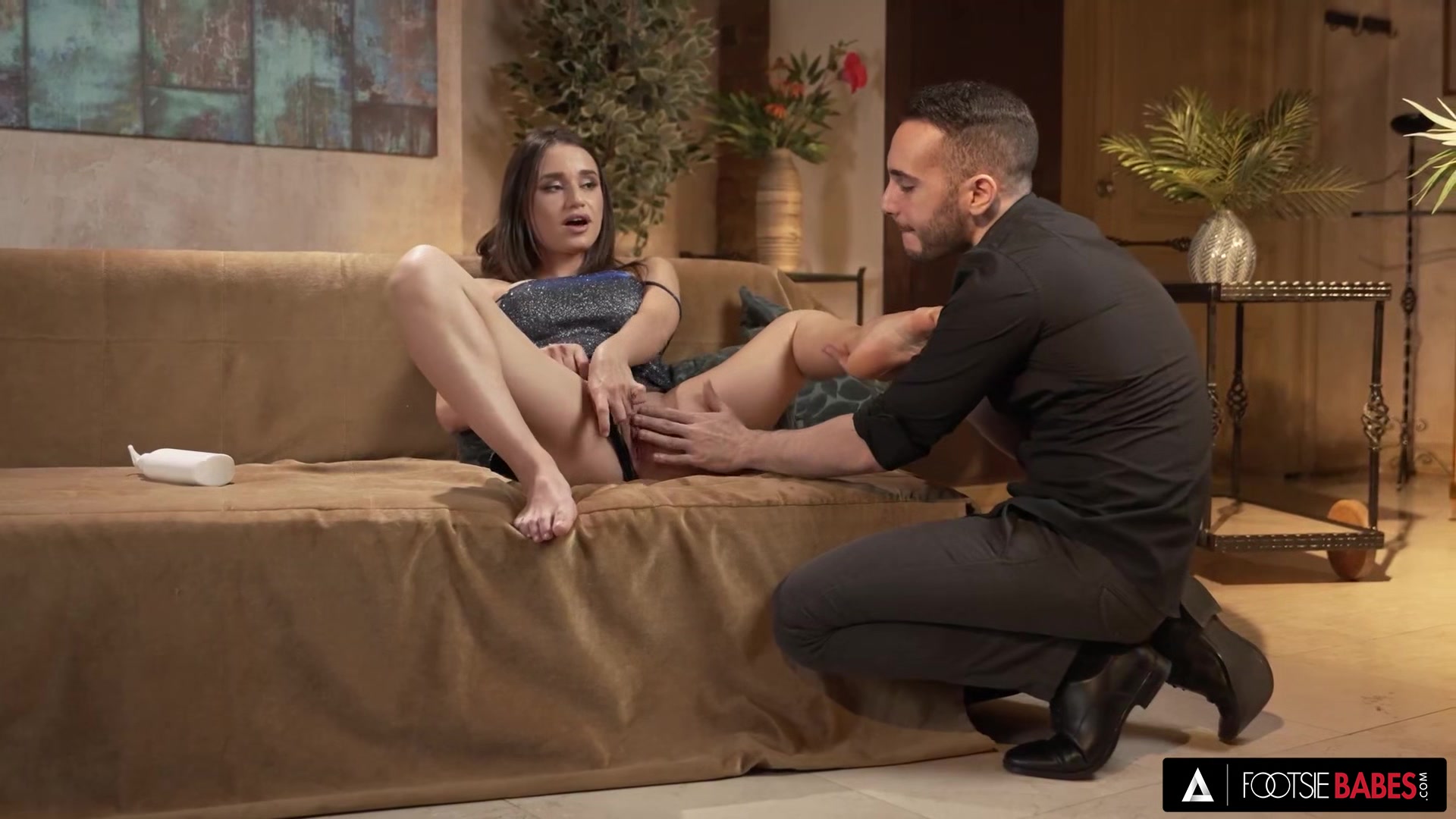 FOOTSIE BABES - Stunning Lana Roy Knows How To seduce Foot Worshipers
