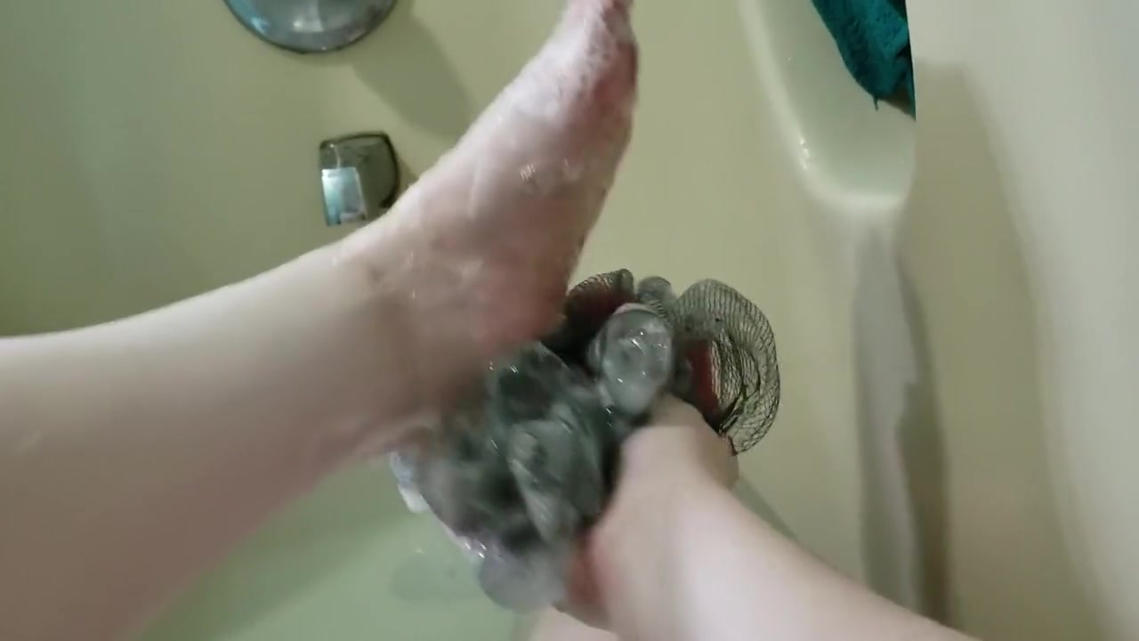 Washing My Pretty Little Feet In The Bathtub