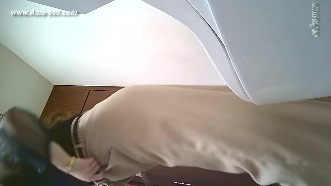 peeping japanese ol go to toilet.13