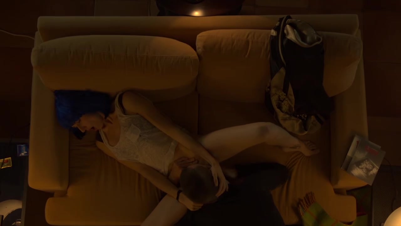 Blue hair babe - VersoCinema