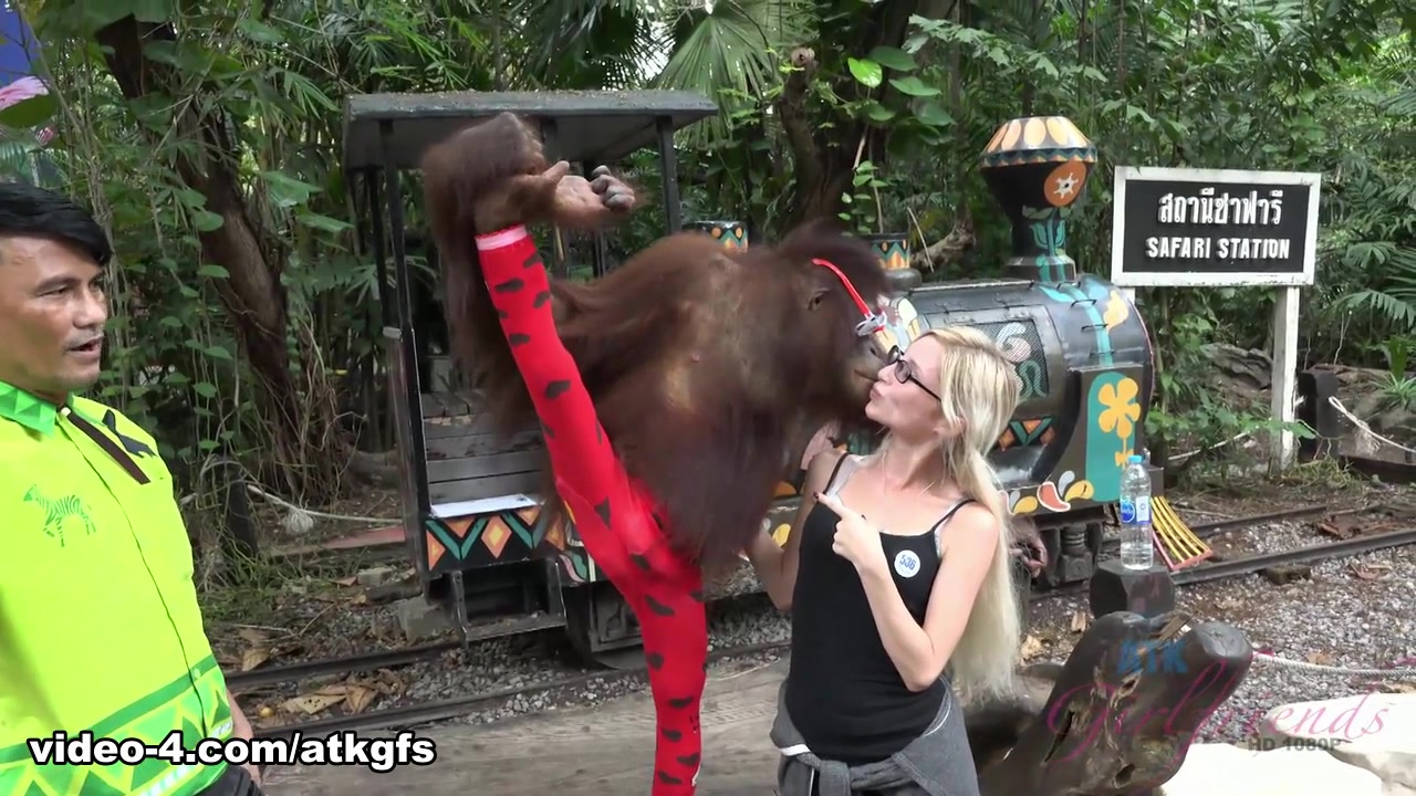 Piper Perri in Piper feeds lots of animals at Safari World - ATKGirlfriends