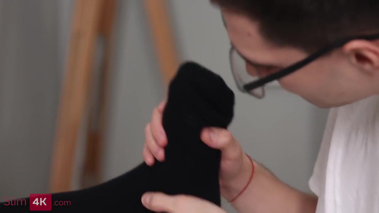 Nerd Gives Blond Gf Foot Massage Making Her In Mood For Sex