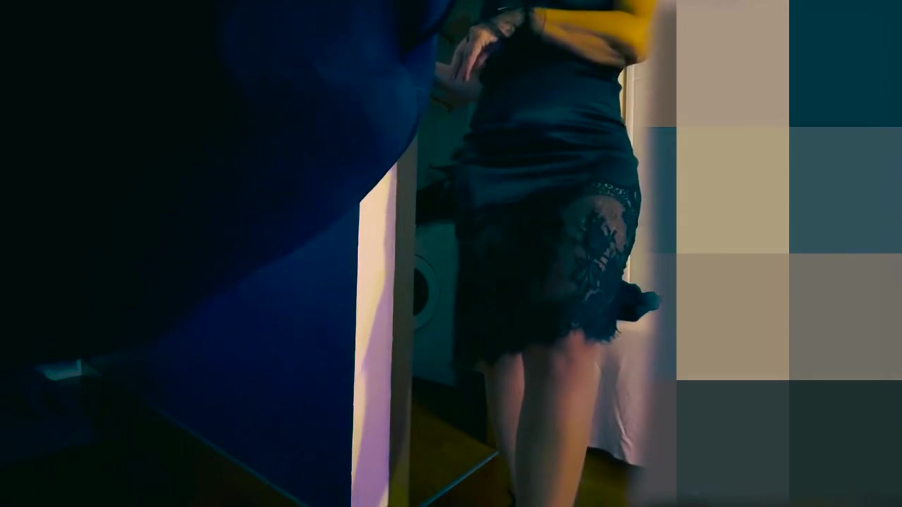Lady Color Provoca In Pubblico E Viene Inculata