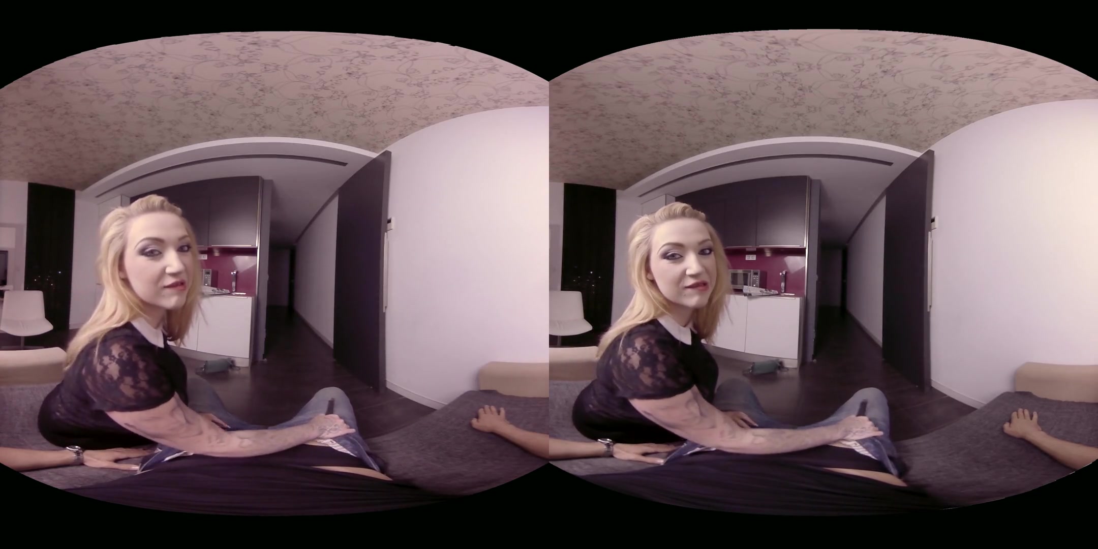 Lynna Nilsson & Harmony Reigns in Halloween Special - VirtualRealPorn