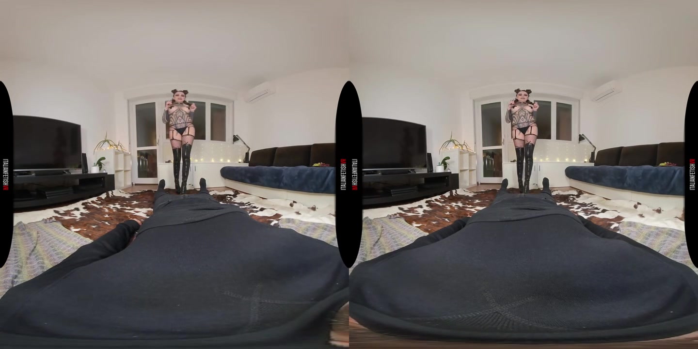 Take A Break With The Submissive - ItalianFetishVR