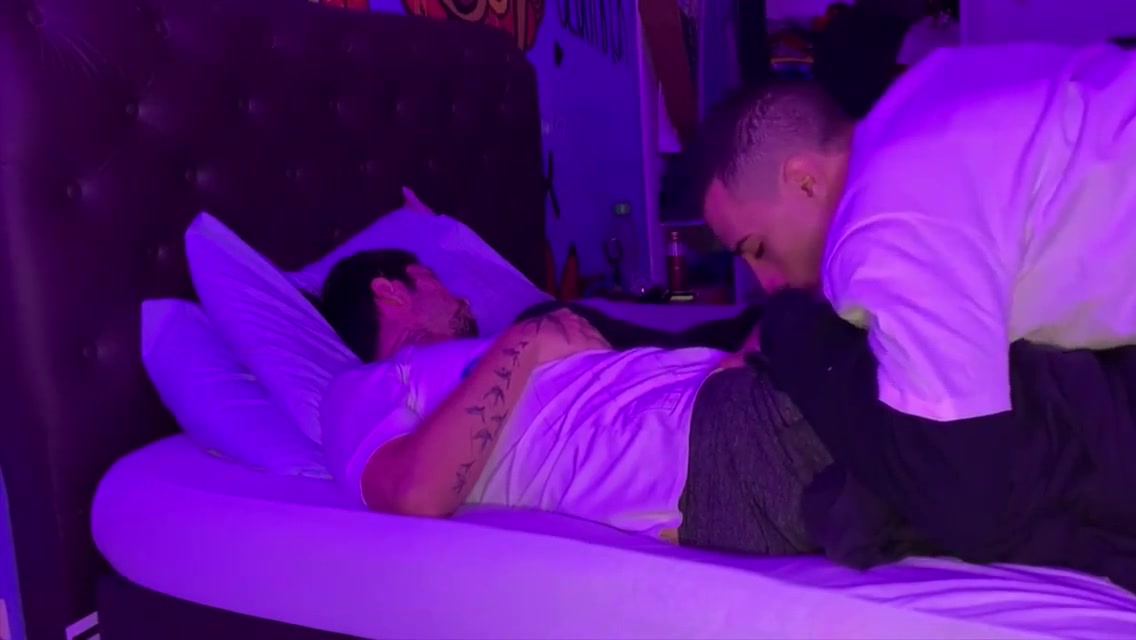 Acordei Meu Amigo Com O Melhor Boquete 6 Min With Ryan Ross, Gabriel Martins And Martin S