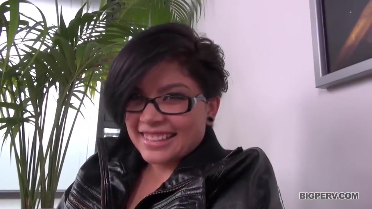 Masturbation Session With Four Eyed Oriental teen 18+ Kami Lee!