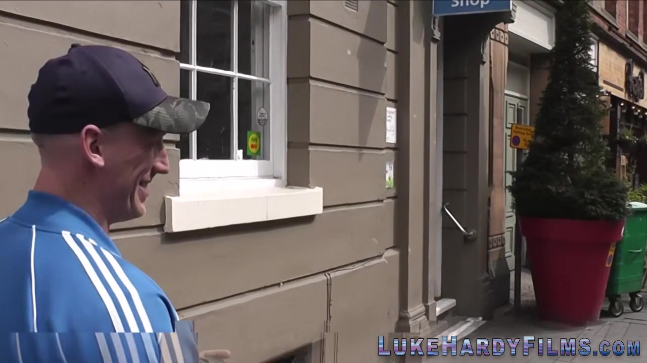 Goth slut gets fucked by Luke Hardy