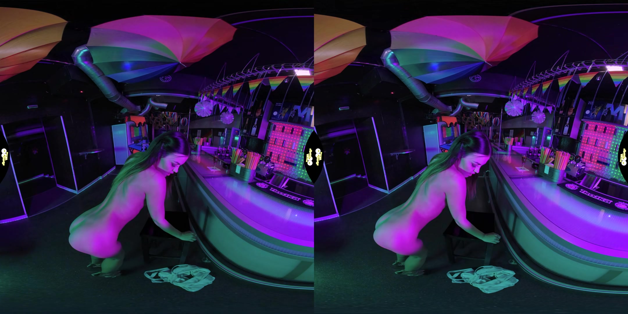 Solo On Bar - SqueezeVR