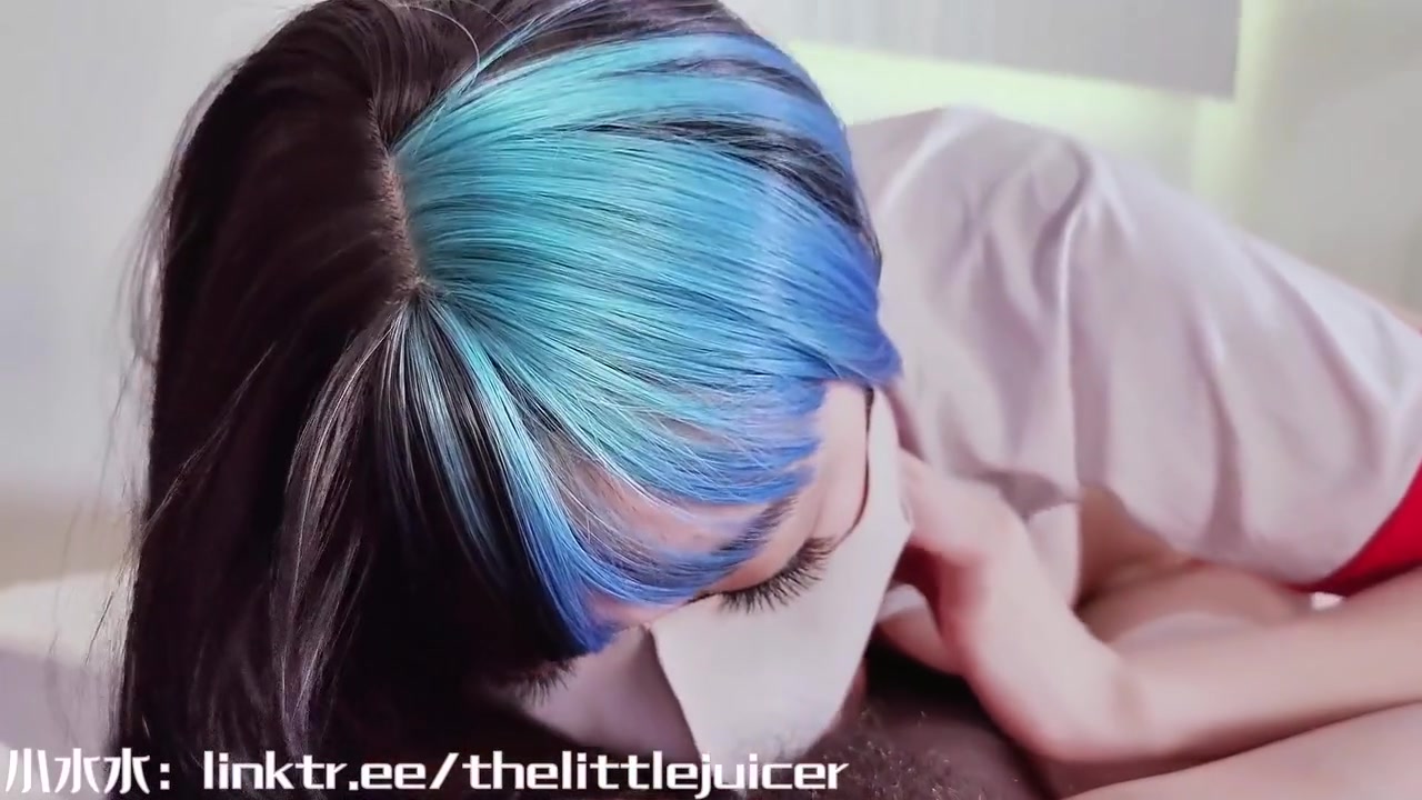Cute Chinese Coser Fucked To Squirt At Home