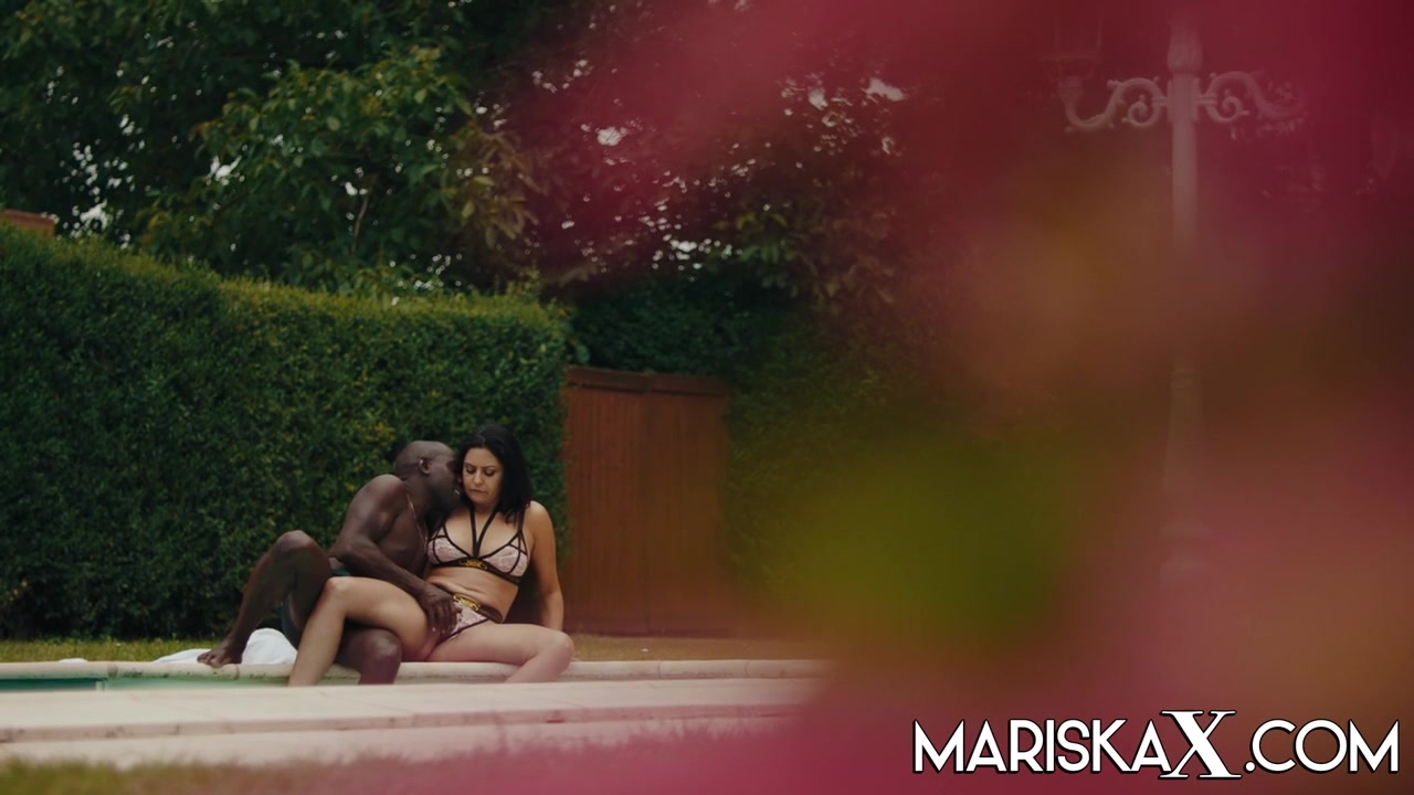 Outdoor Bbc Creampie For Mariska - MariskaX