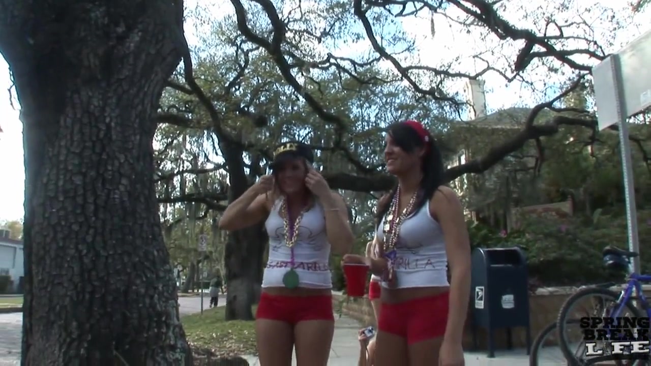 Gasparilla Party Girls Flashing on the Streets of Tampa Florida - SpringbreakLife