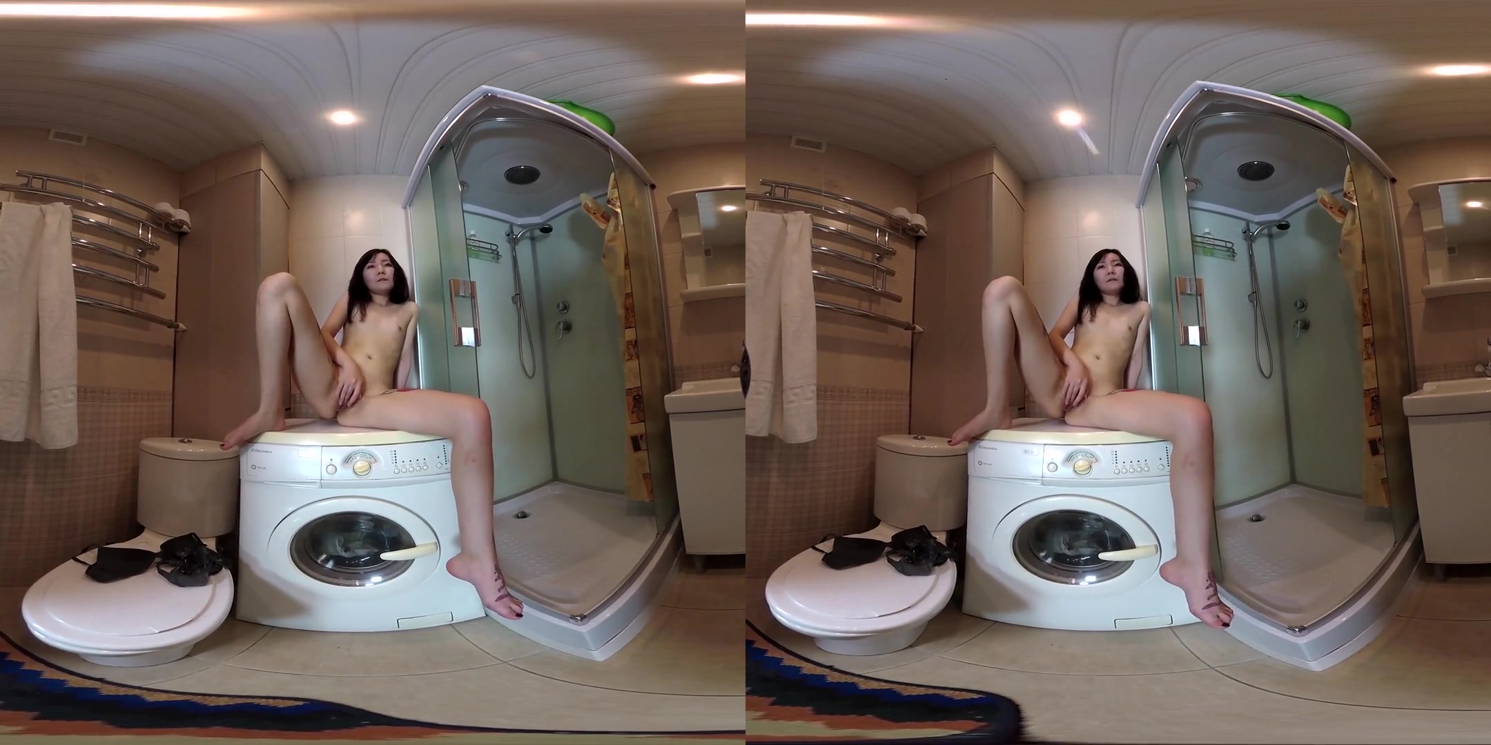 Lolli Luna in the Shower - SexLikeReal