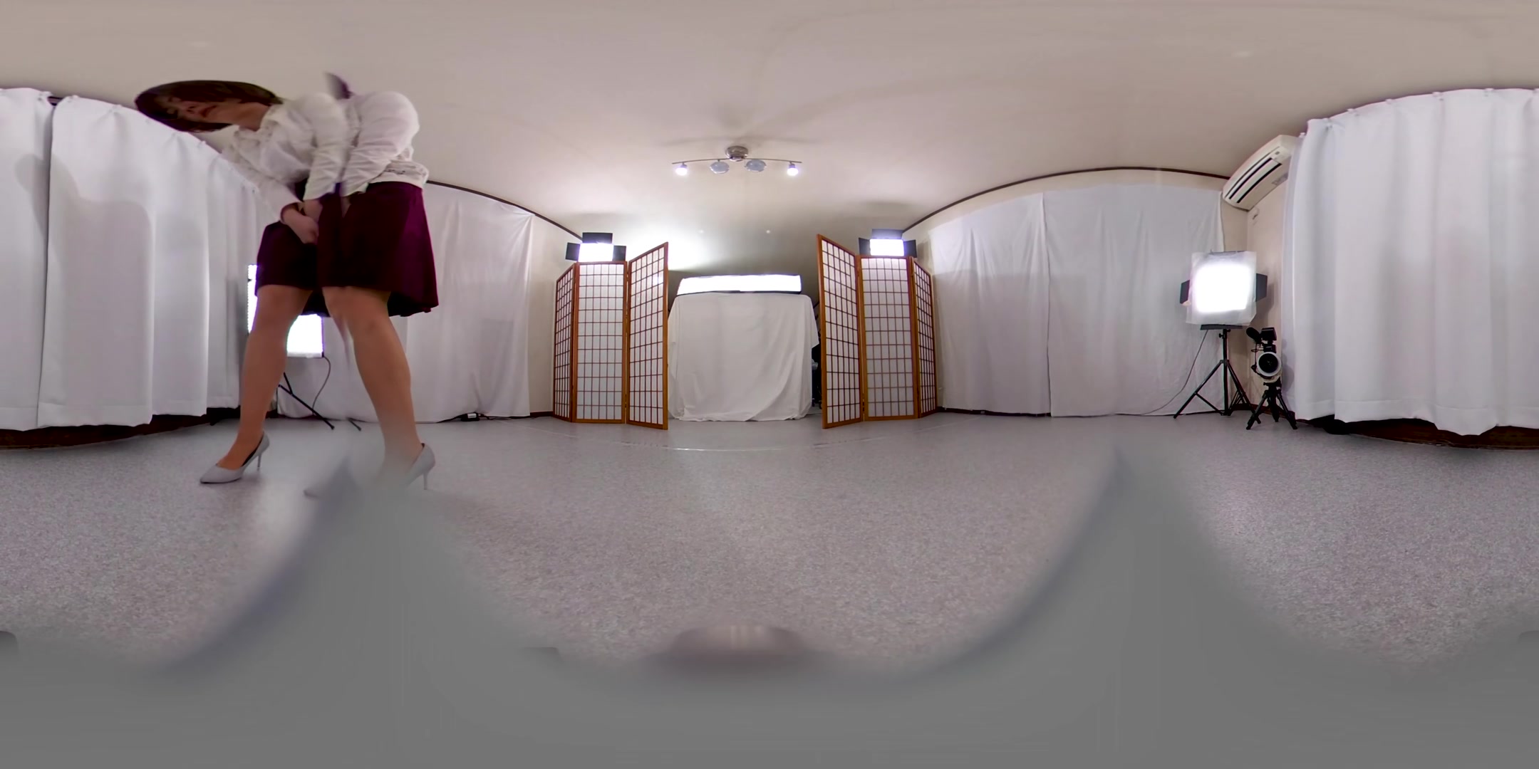 VR Leak in Clothes 1 - IchiMonKai