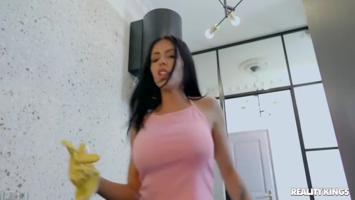 Big Booty Latina Babe Has Hard Anal Fuck And Squirts