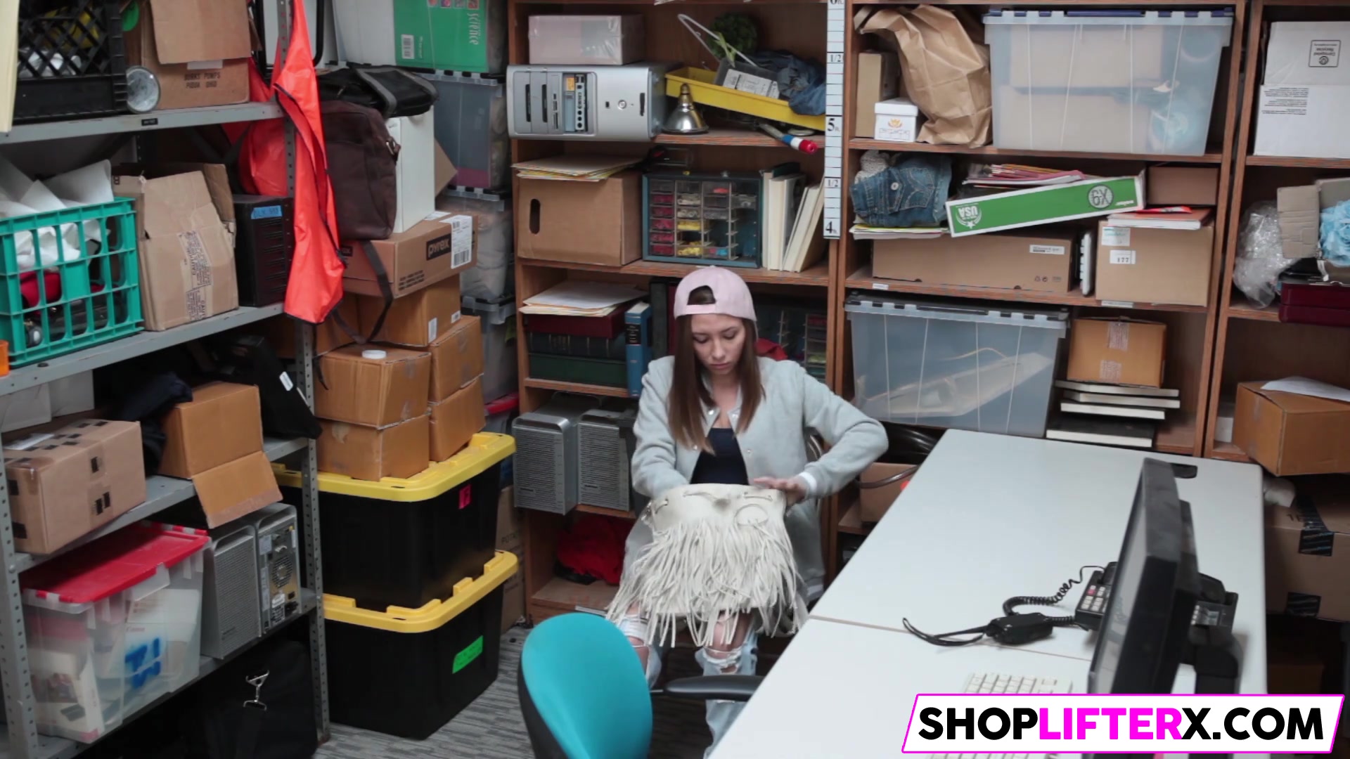 Shoplifter Hayden Hennessy Gets What She Deserves