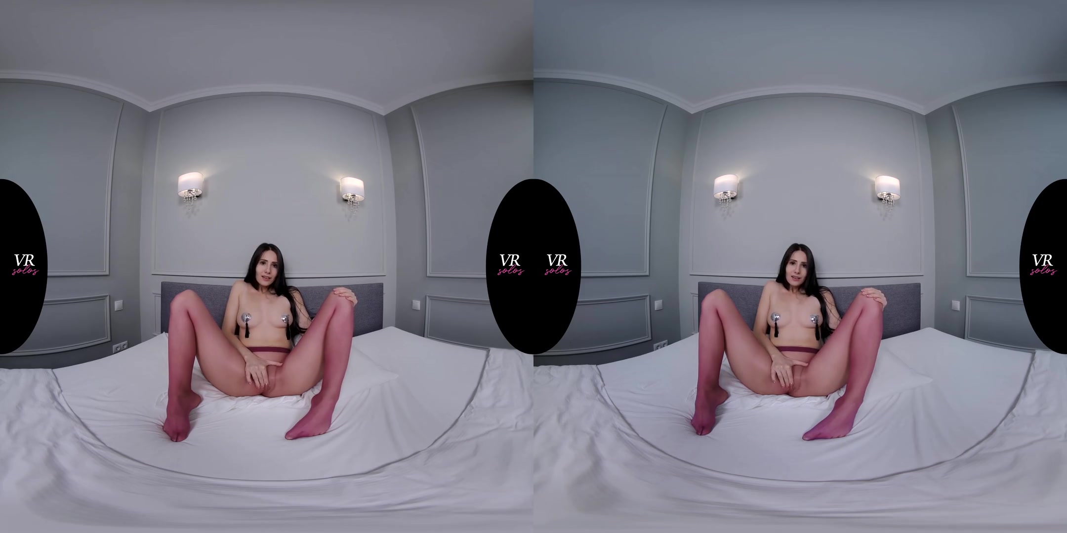 Vanessa's First VR Experience - SexLikeReal