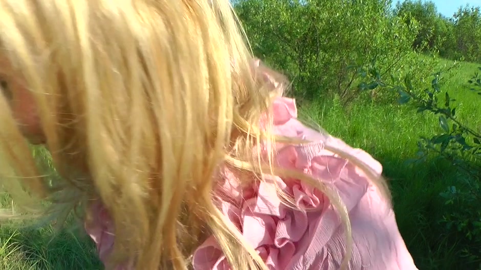 Blonde hottie gets her pussy fucked in public