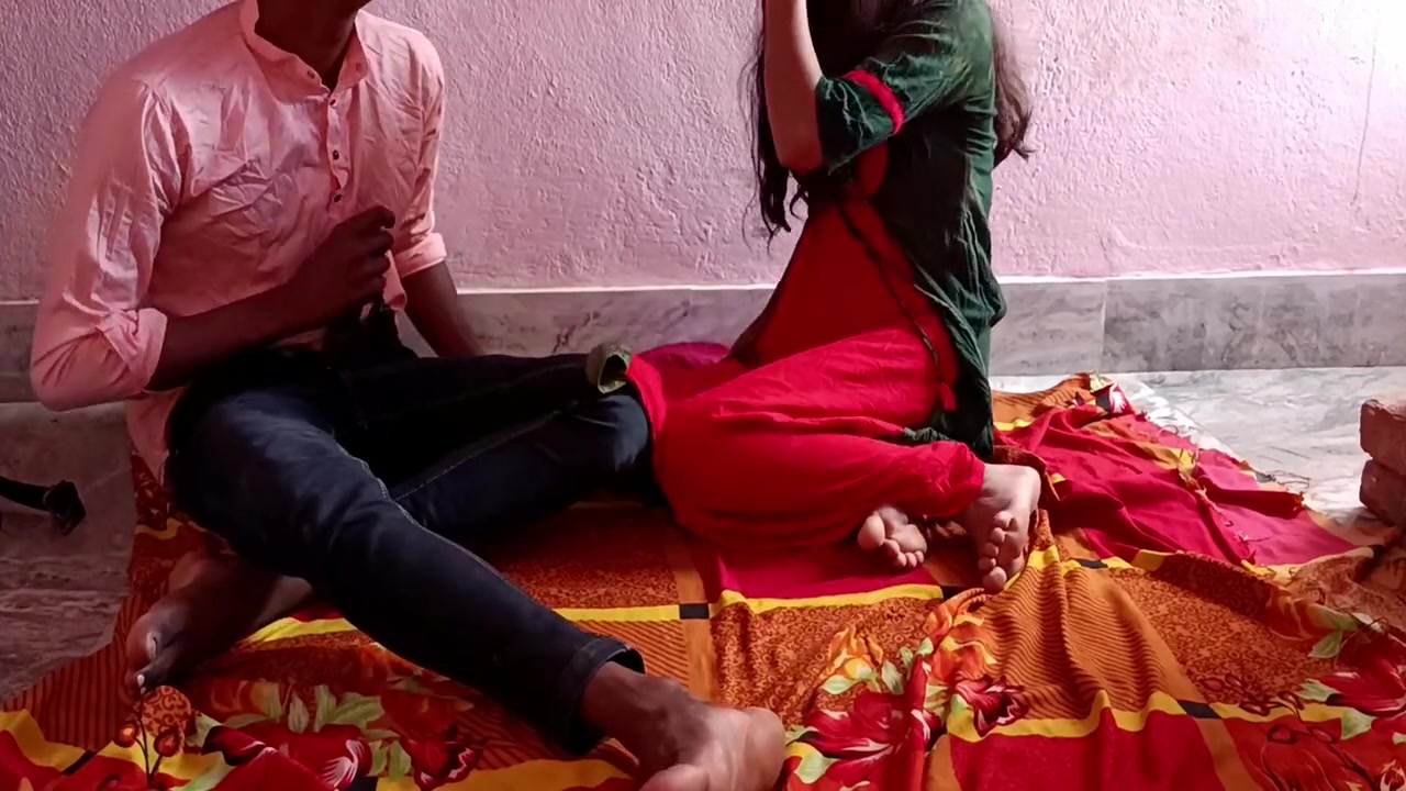 Breakup Ke Bad Dost Ke Sath Milkar Kunwari Ladki Ko Choda