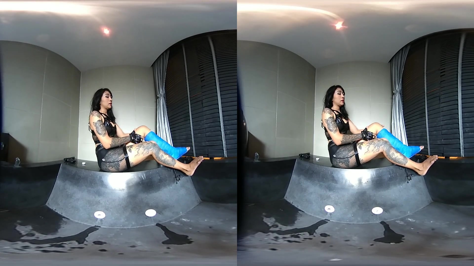 Short Cast Leg And Dominatrix Outfit (SCL) - VRpussyVision