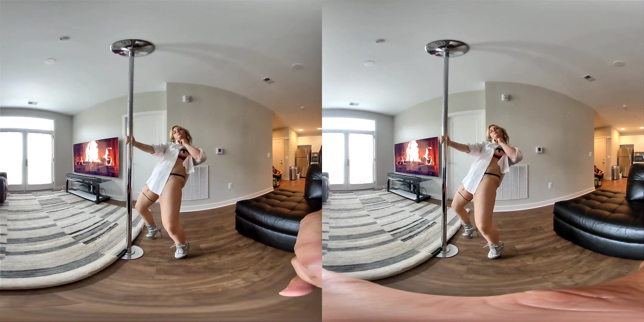 Soleil - Pole Dance - Curvy Big Tits Striptease