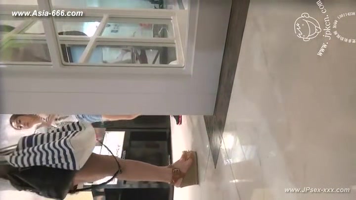 peeping chinese amateur upskirt.3