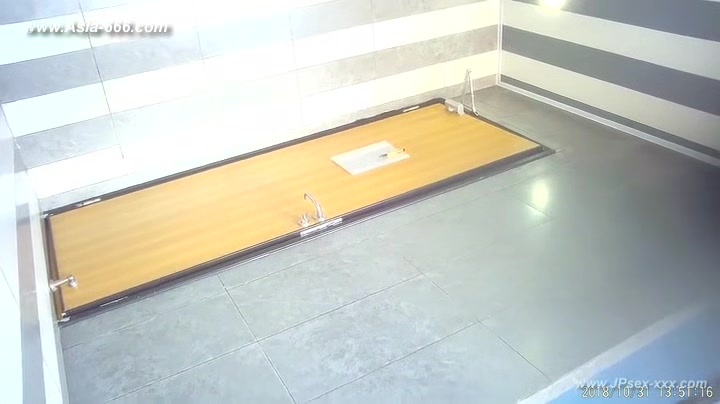 chinese girls go to toilet.117