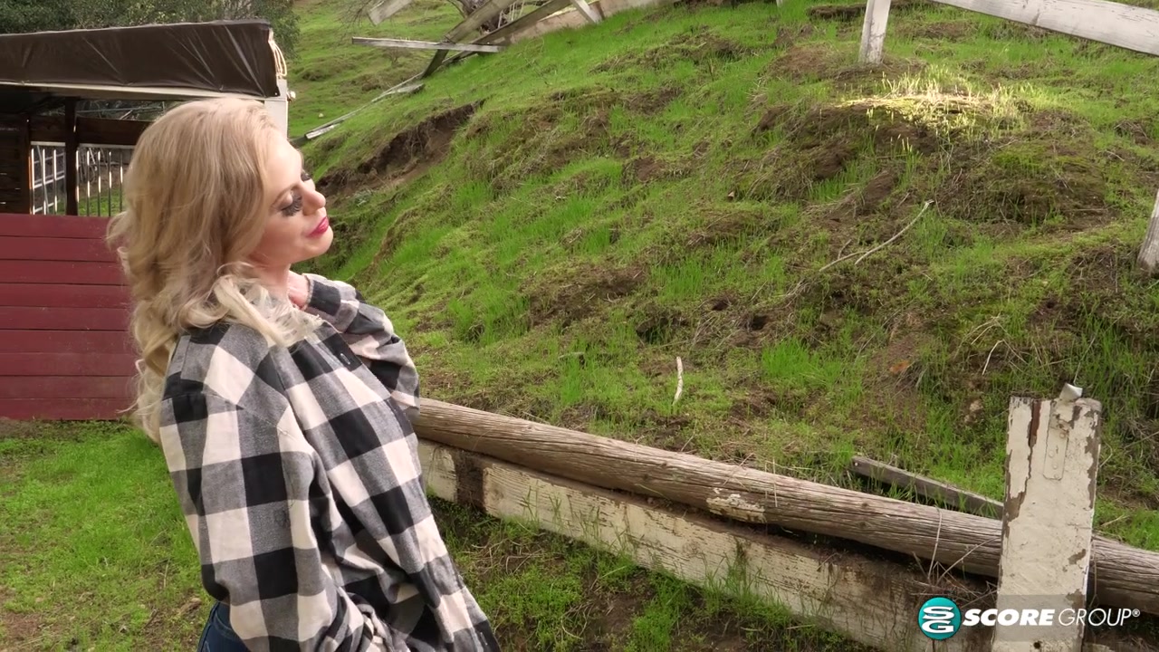 Casca Akashova: Cummin' in the Country