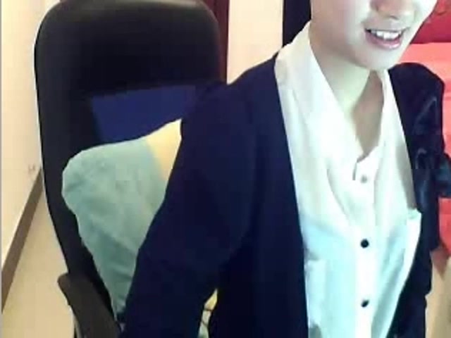 Asian babe stripping her suit in front of the viewers