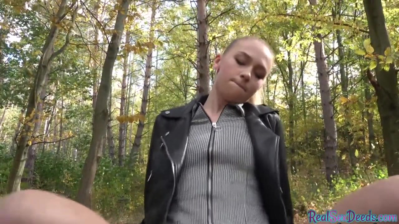Czech teen 18+ picked up for outdoor POV fuck after casting