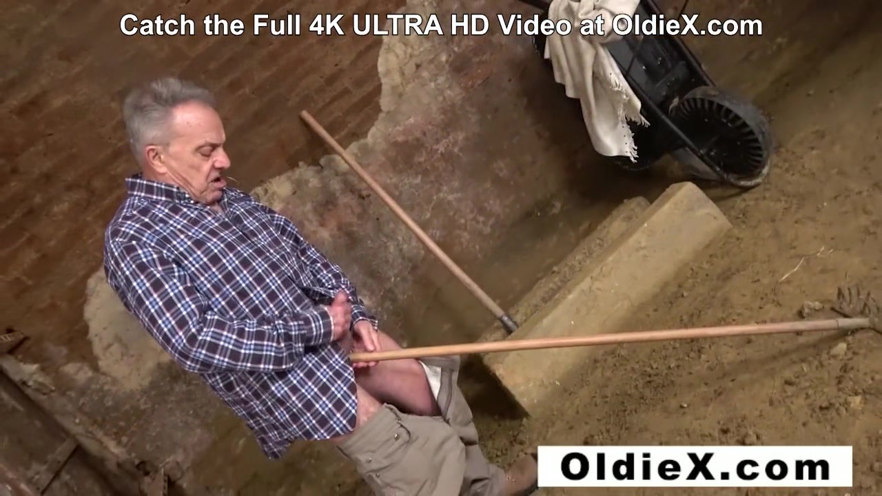 Grandpa be Sucking on that Fat Titties - Oldiex